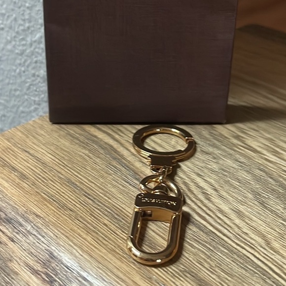 NEW Authentic Louis Vuitton Anokre Key Chain & Louis Vuitton Box Case - Picture 4 of 15